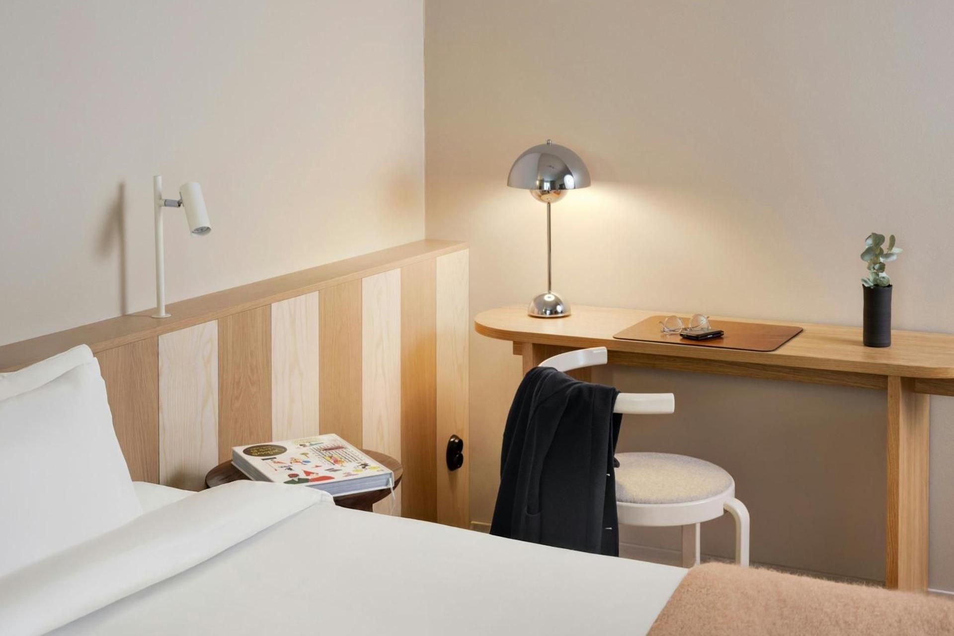 Superior King Room with View