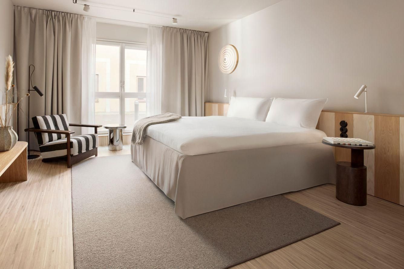 Deluxe, Club lounge access, Deluxe Guest room, 1 King, Courtyard view