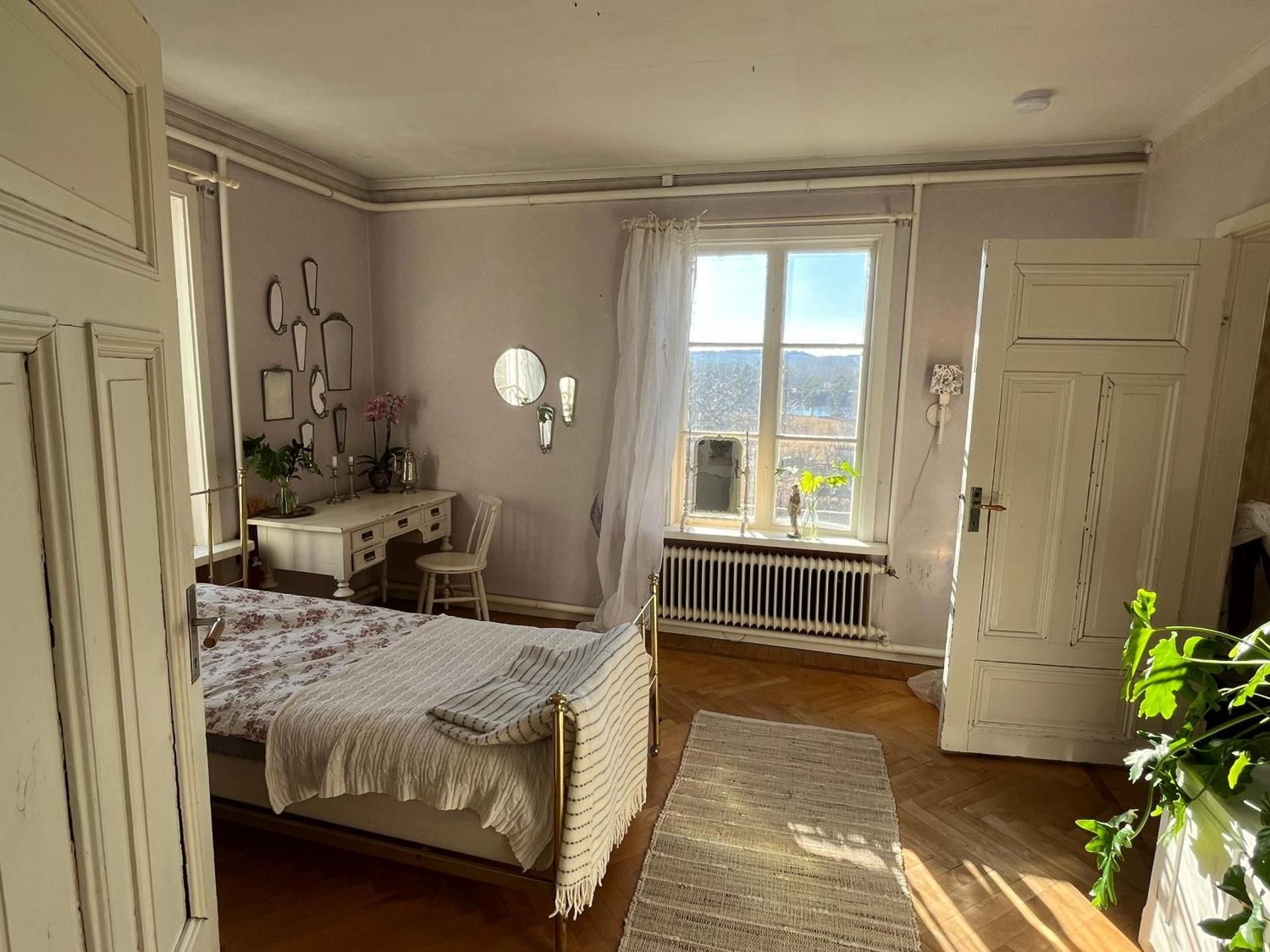 Standard Single Room with Shared Bathroom