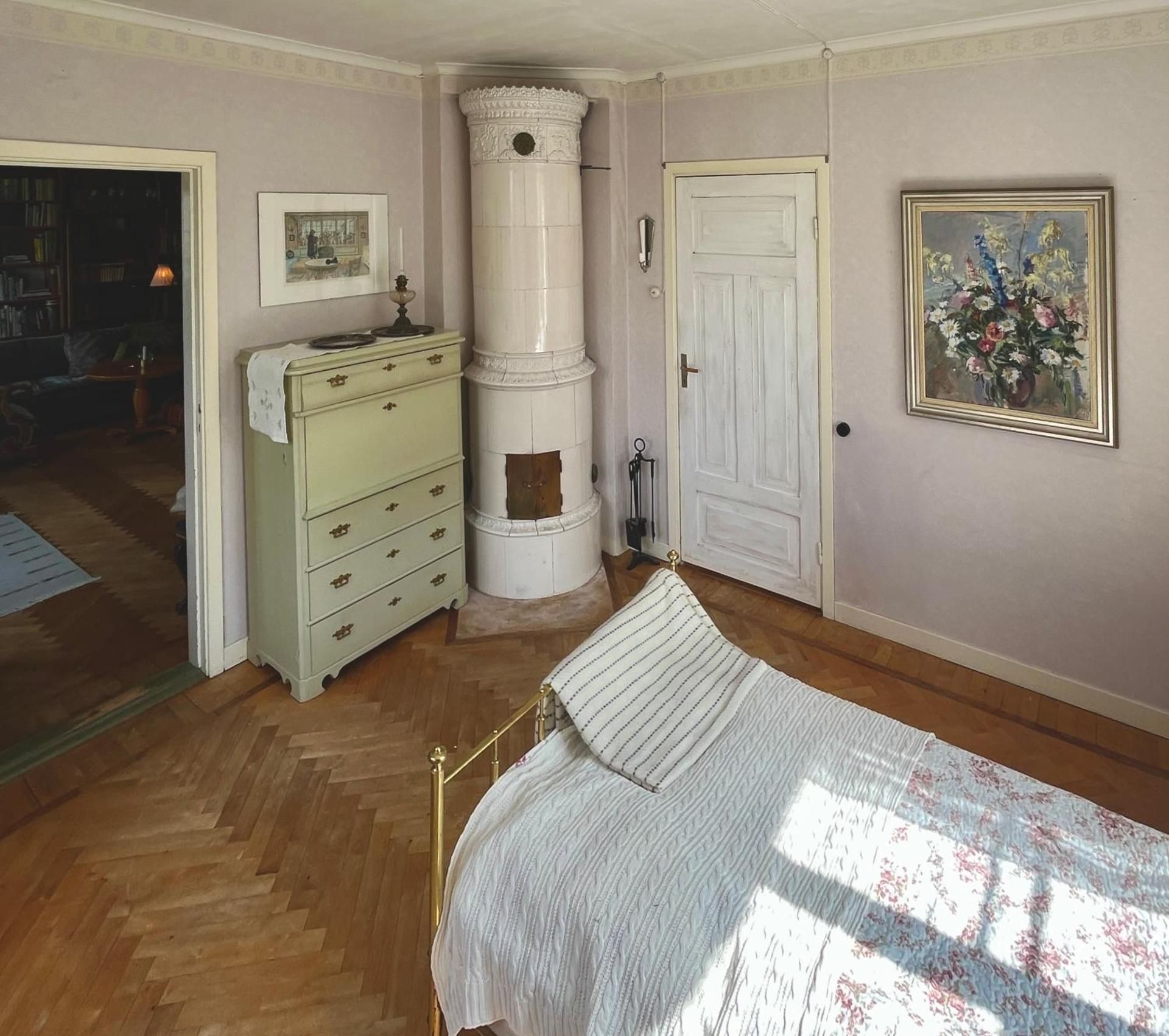 Standard Single Room with Shared Bathroom