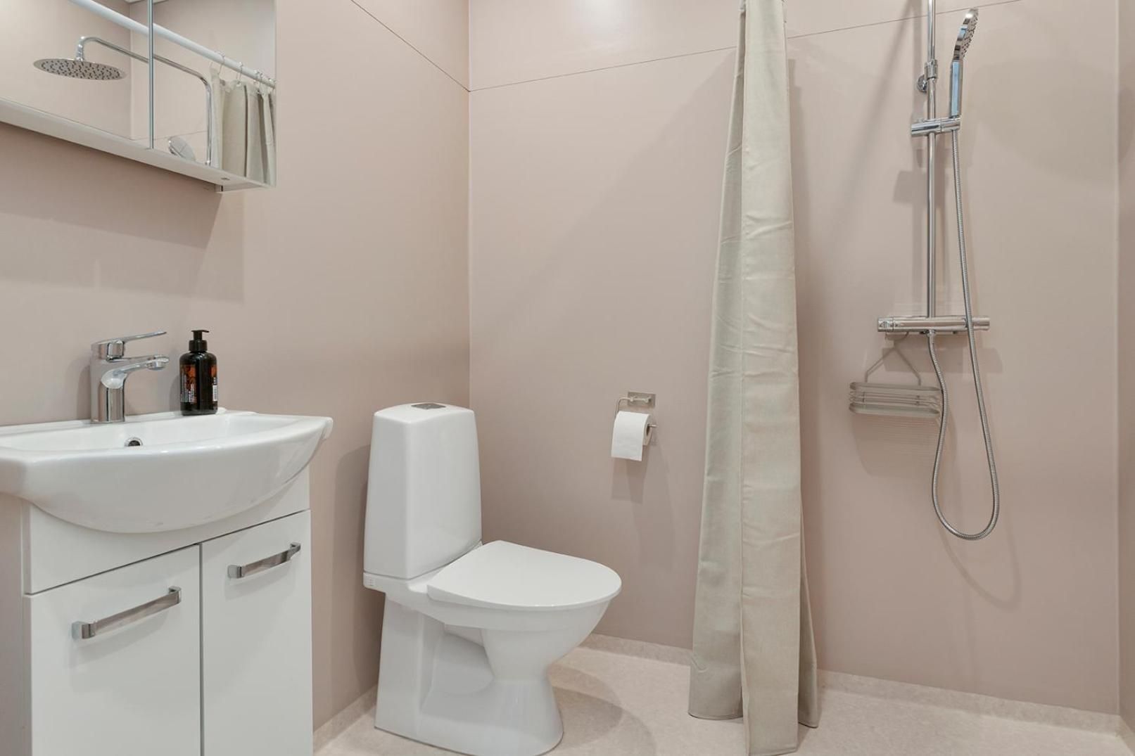 Single Room with Shared Bathroom