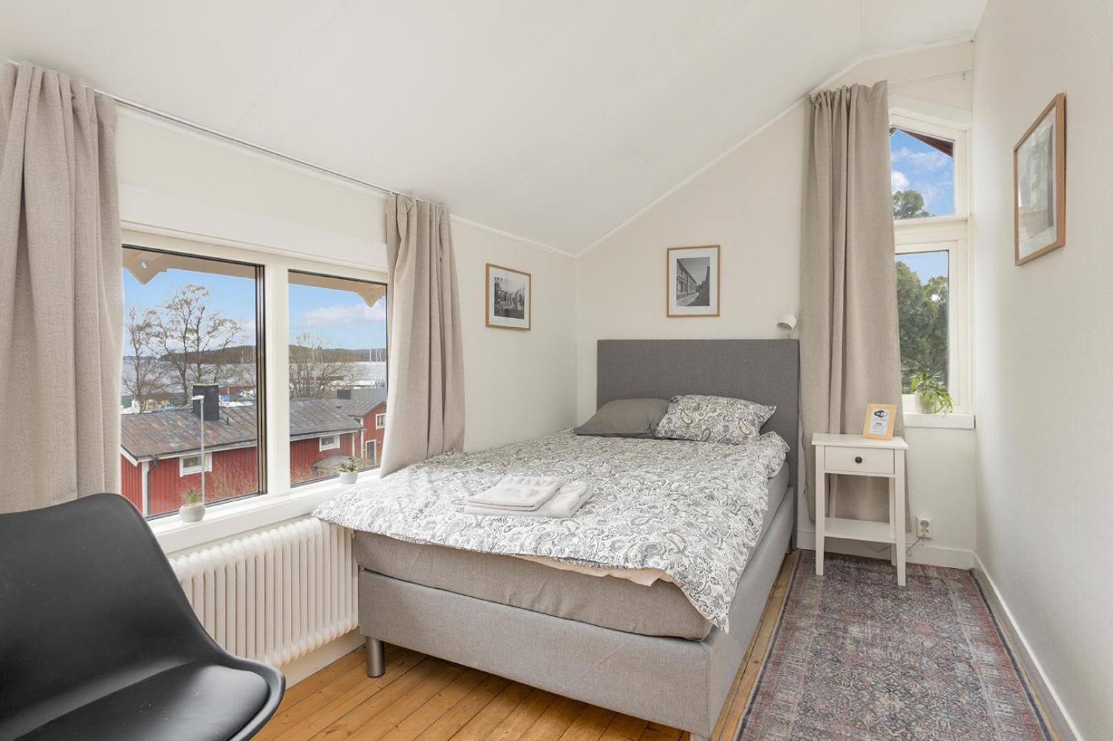 Single Room with Shared Bathroom