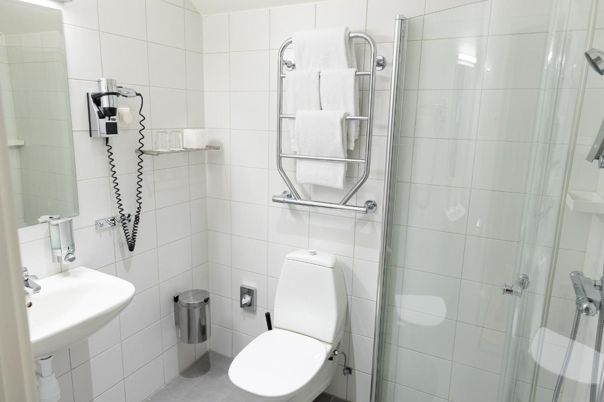 Dockyard Hotel Standard Twin Room 3