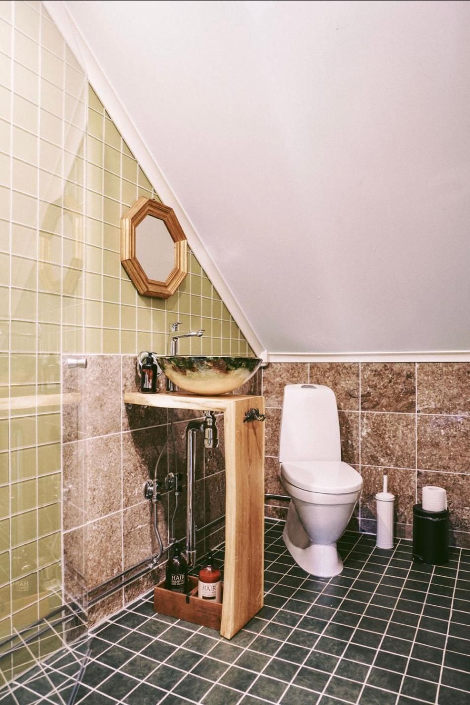 Single Room with Shared Bathroom
