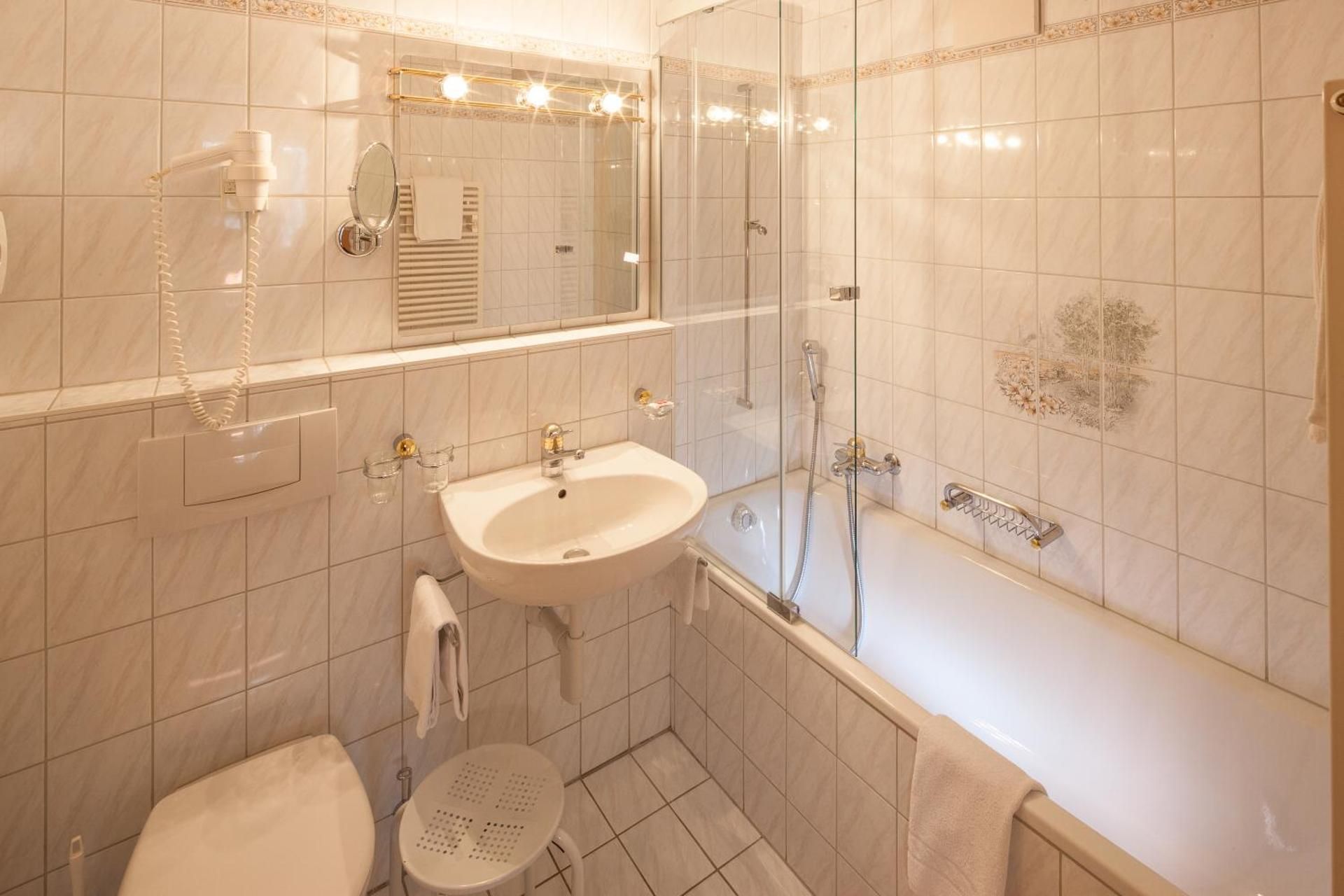 Hotel Cheminee Single Room 2