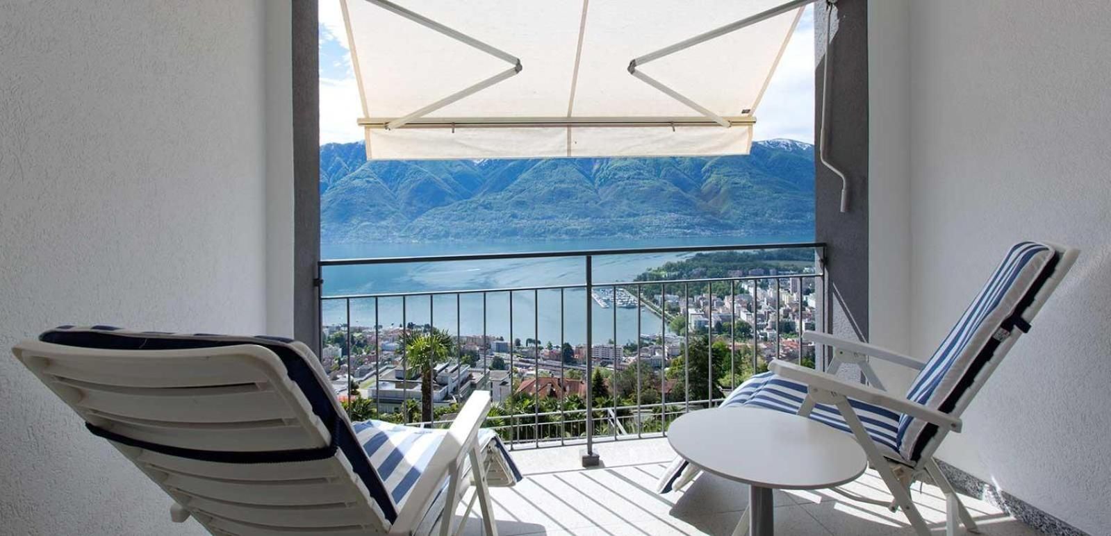 Lifestyle Single Room with Lake View