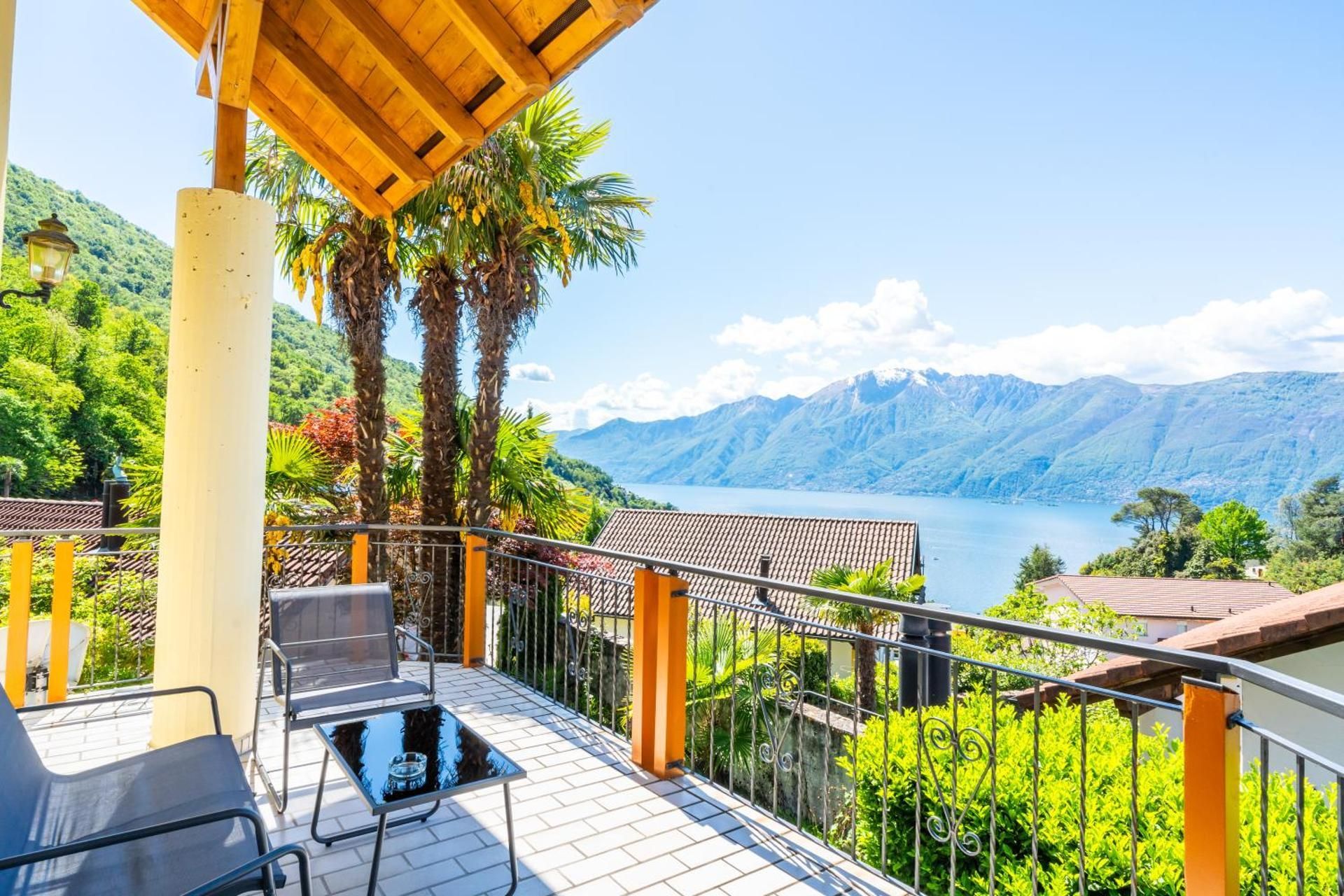 One-Bedroom Apartment with View