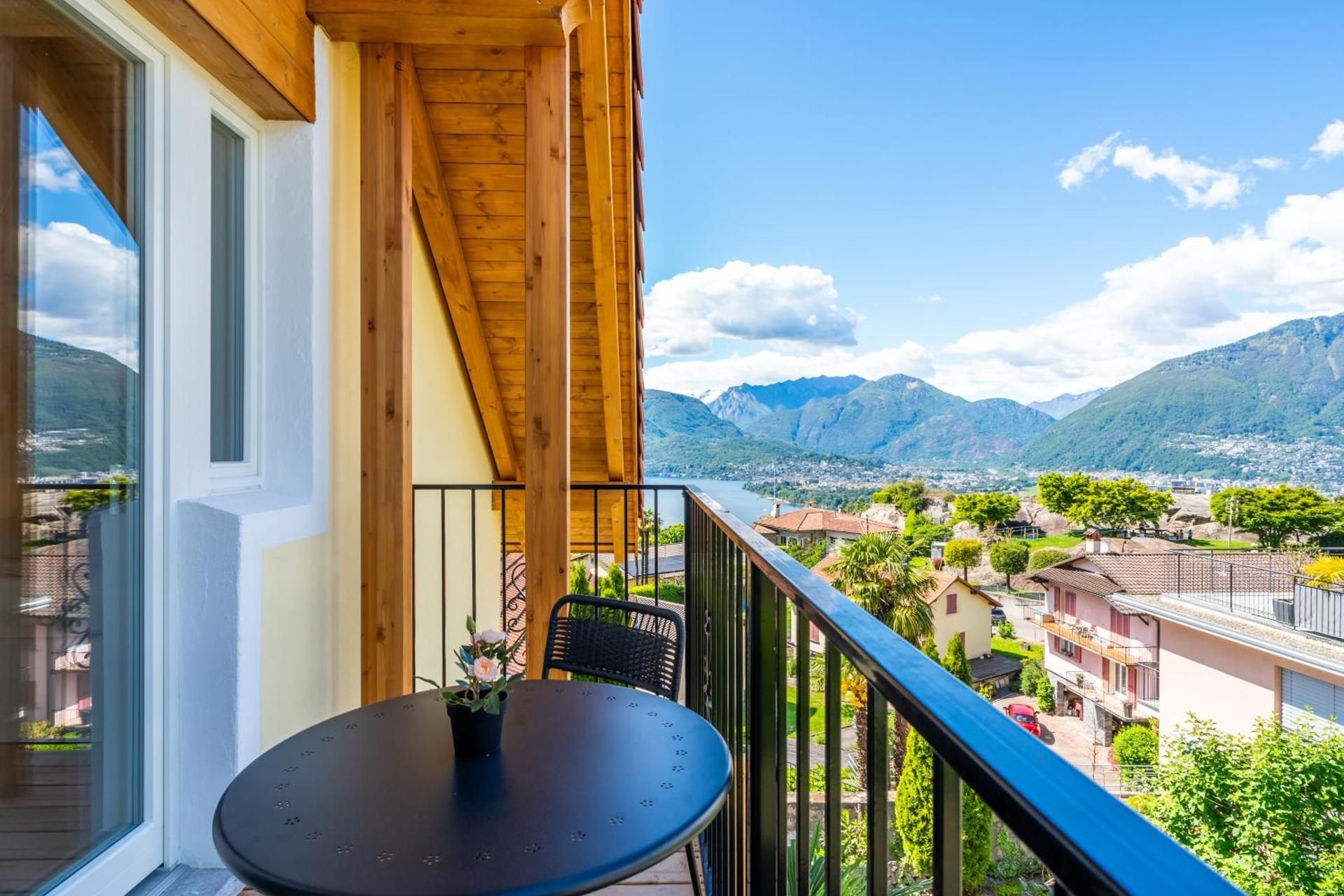 One-Bedroom Apartment with Balcony