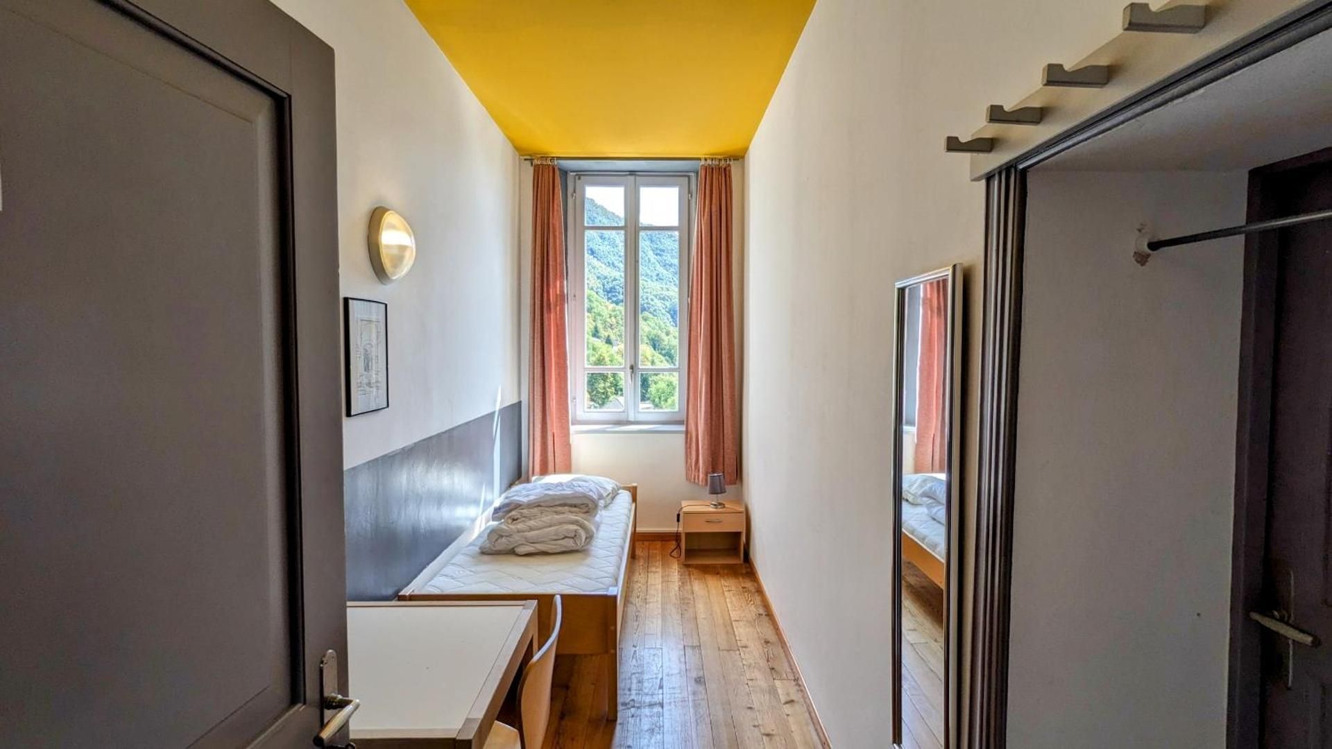 Single Room with Mountain View