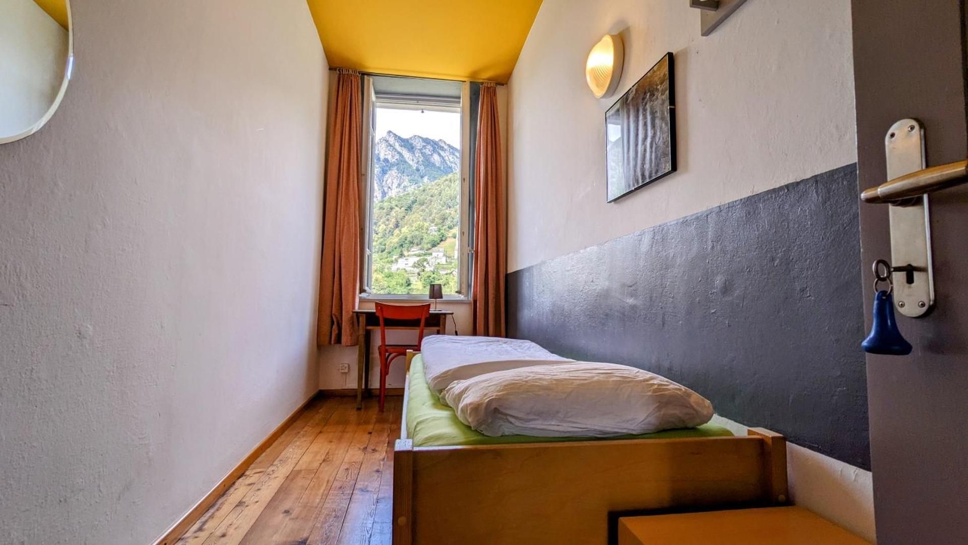 Single Room with Mountain View