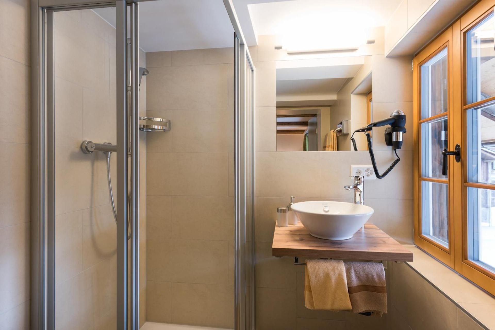 Hirschen Standard Queen Room 3