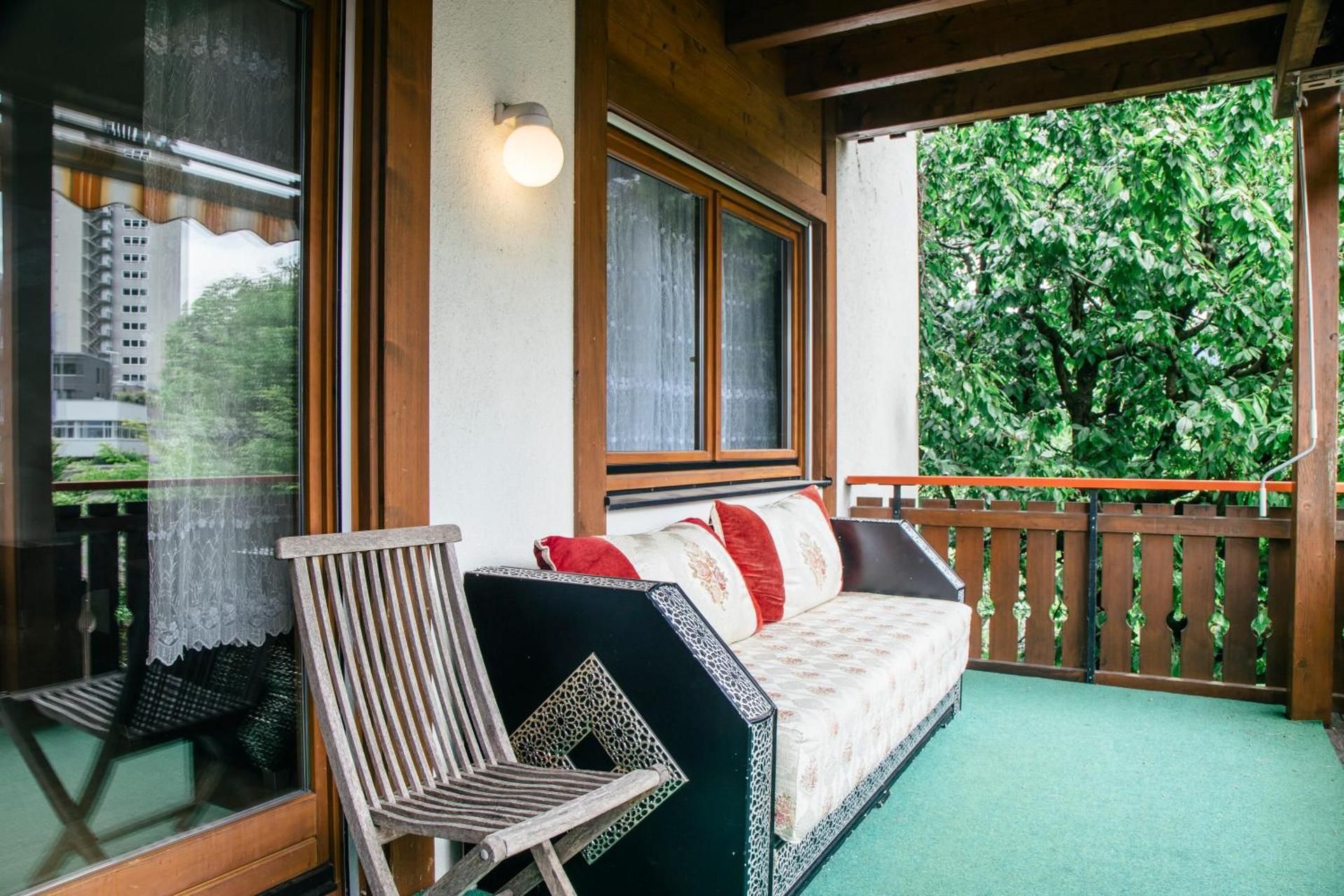 Between Lakes Apartments - 58 Three-Bedroom Apartment with Balcony