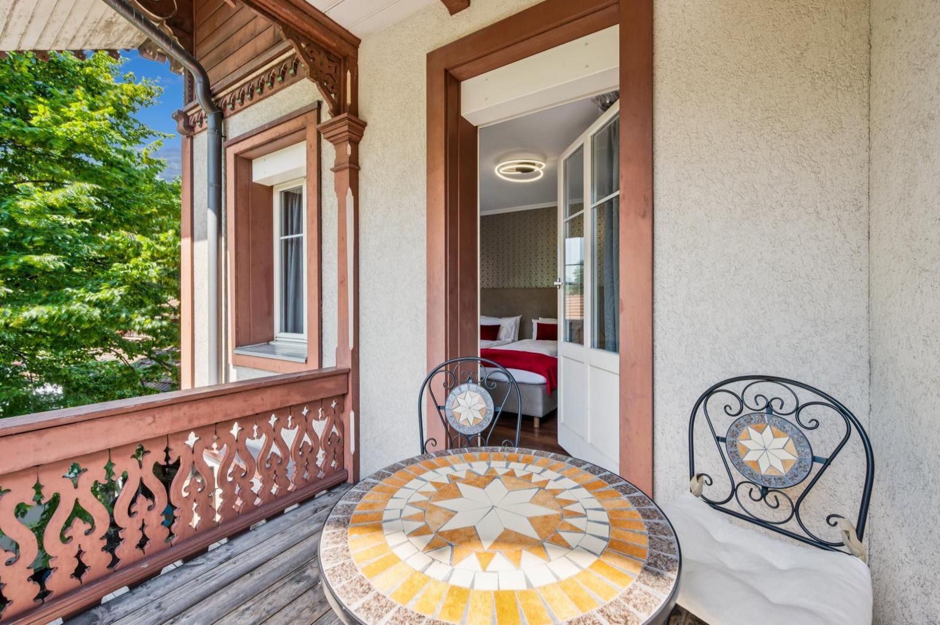 Bed & Breakfast Sonne Interlaken-Matten Deluxe Double or Twin Room with Balcony 2