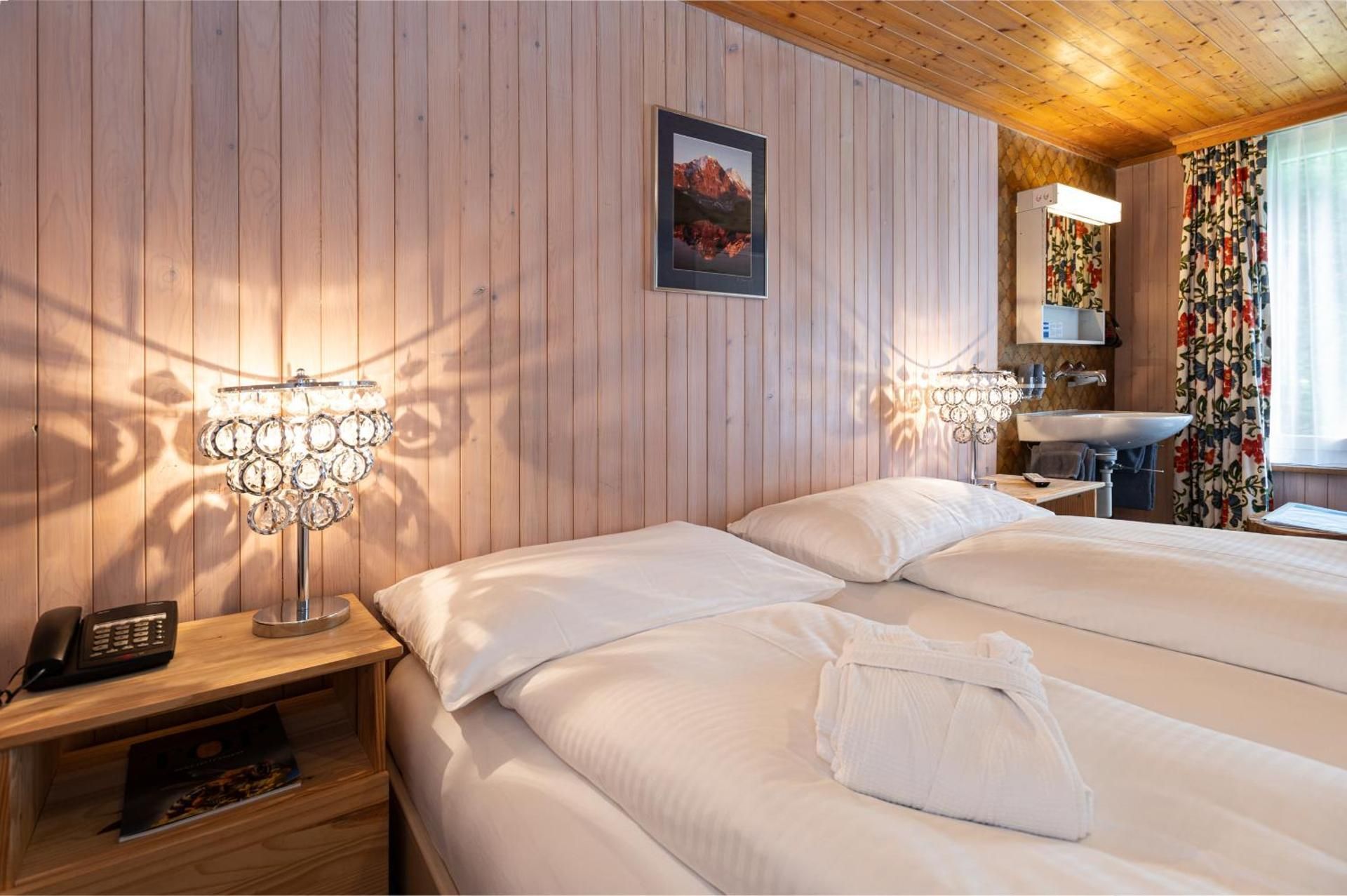 Basic Plus Double or Twin Room with Shared Bathroom