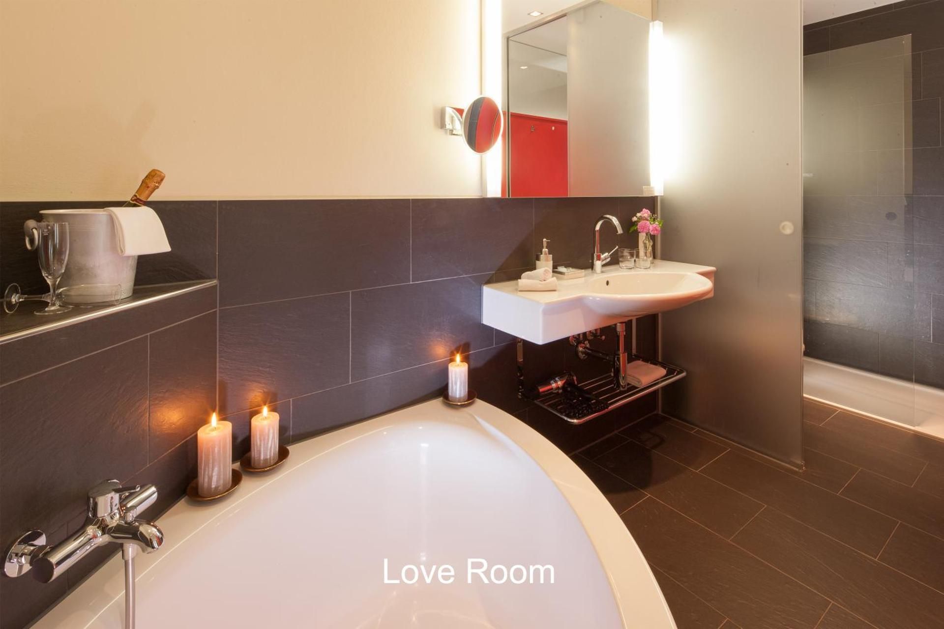 Hotel Hirschen - Grindelwald Love Double Room with Balcony 3