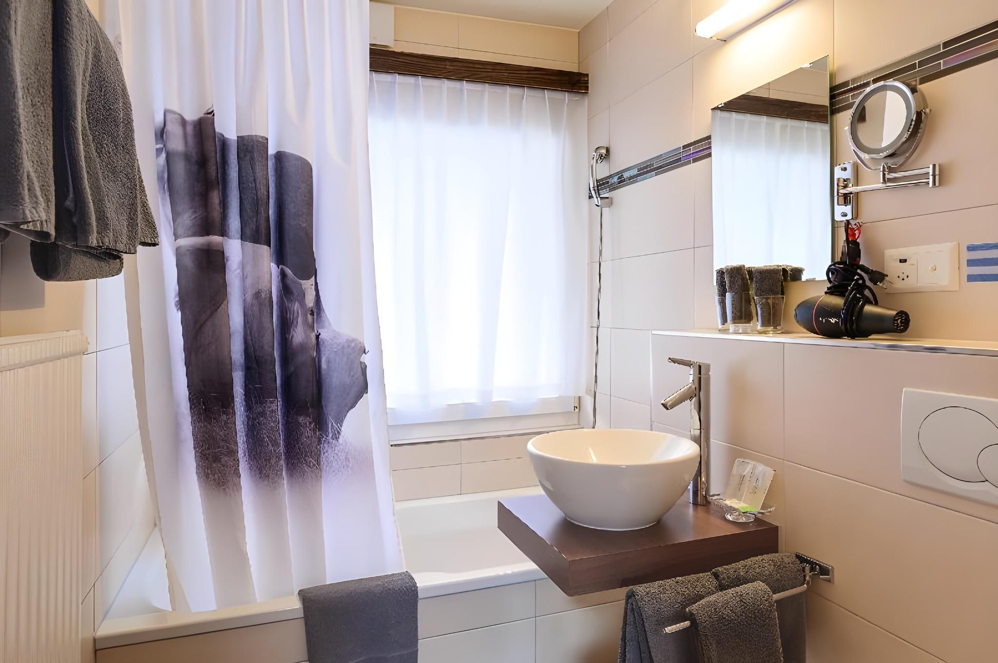 Jungfrau Lodge, Swiss Mountain Hotel Triple Room 3