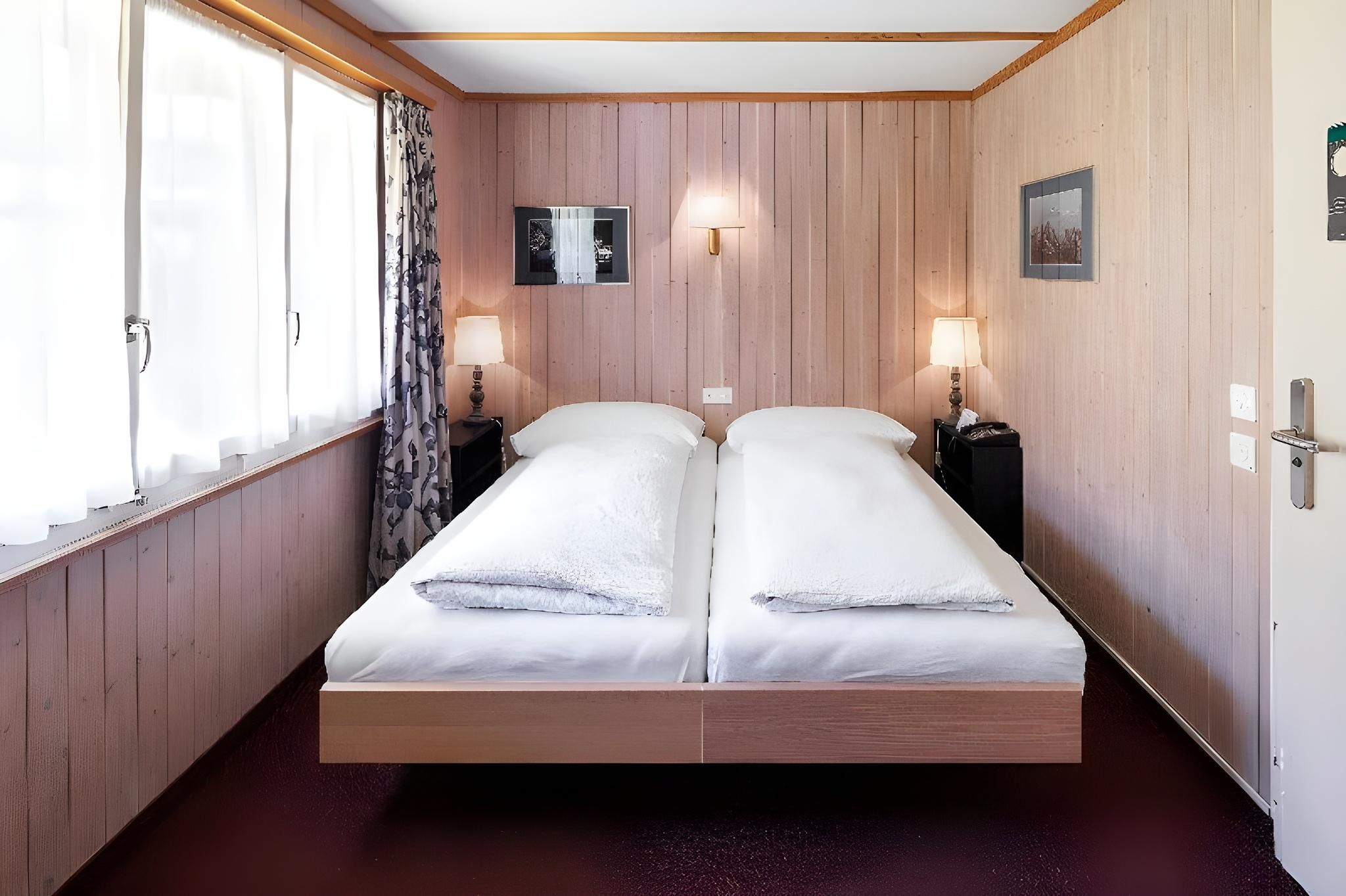 Small Double Room with Private Bathroom (no view)