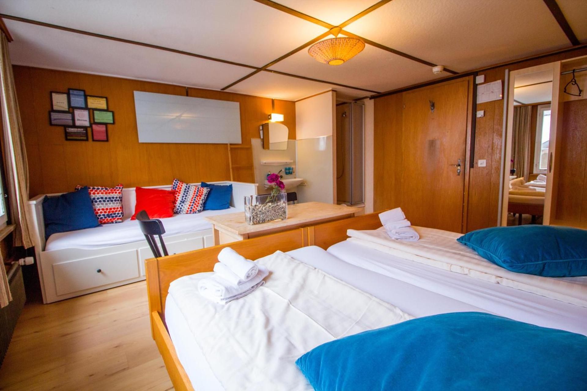 Twin Room with Shower