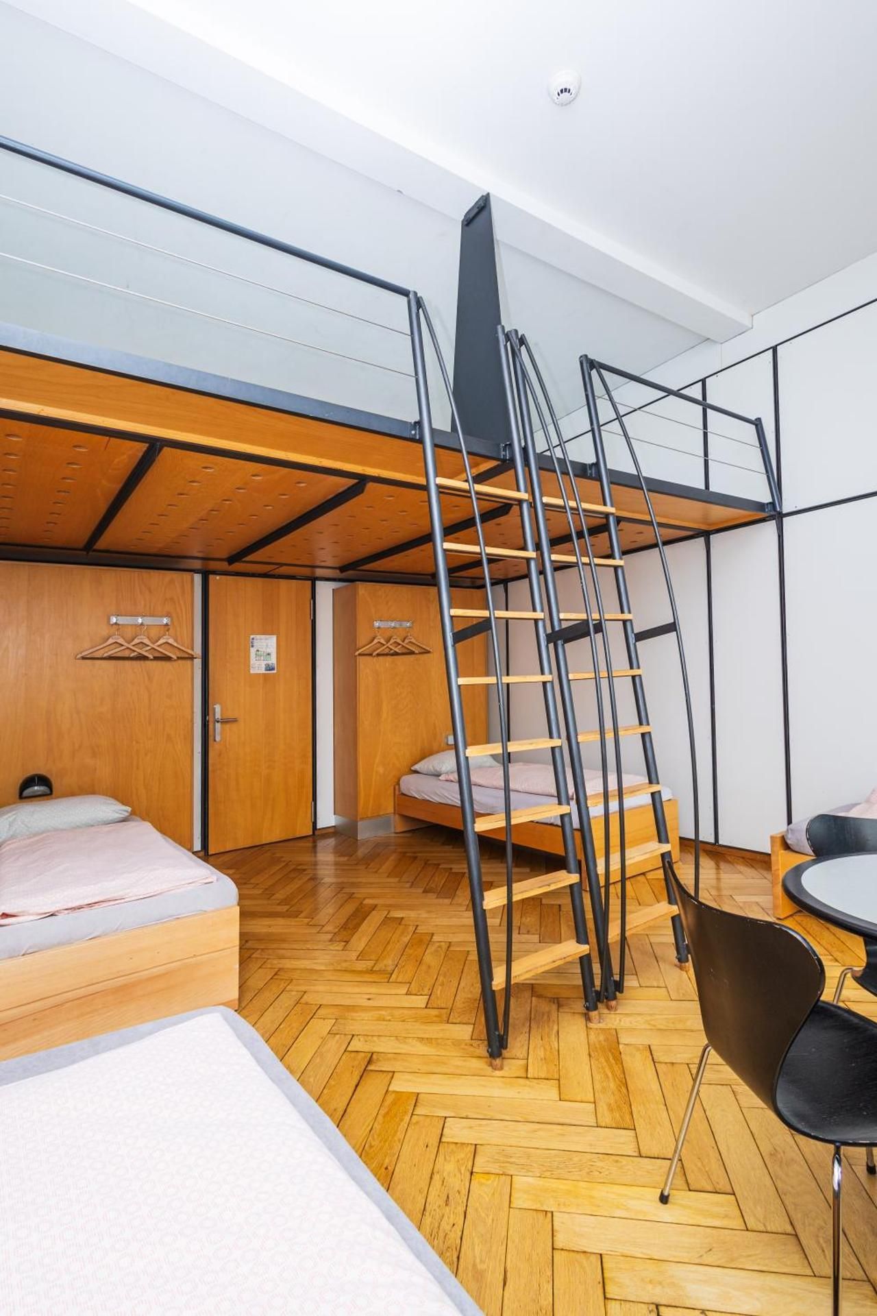 Sextuple Room with Shared Bathroom