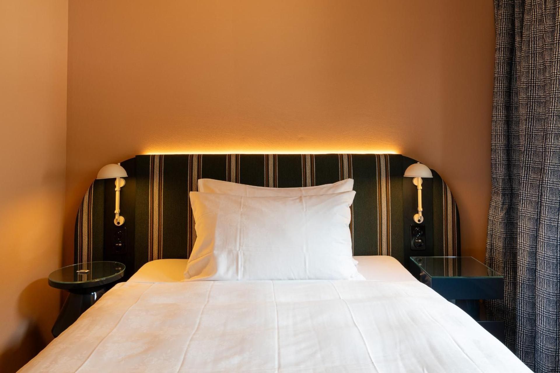 Small Queen Room