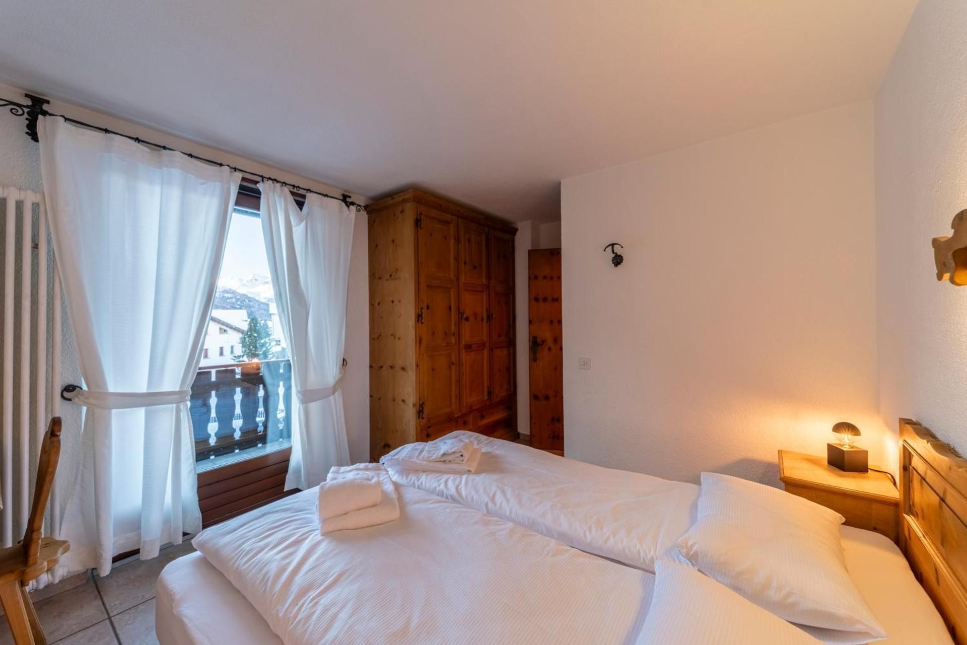 Apartment with Lake View