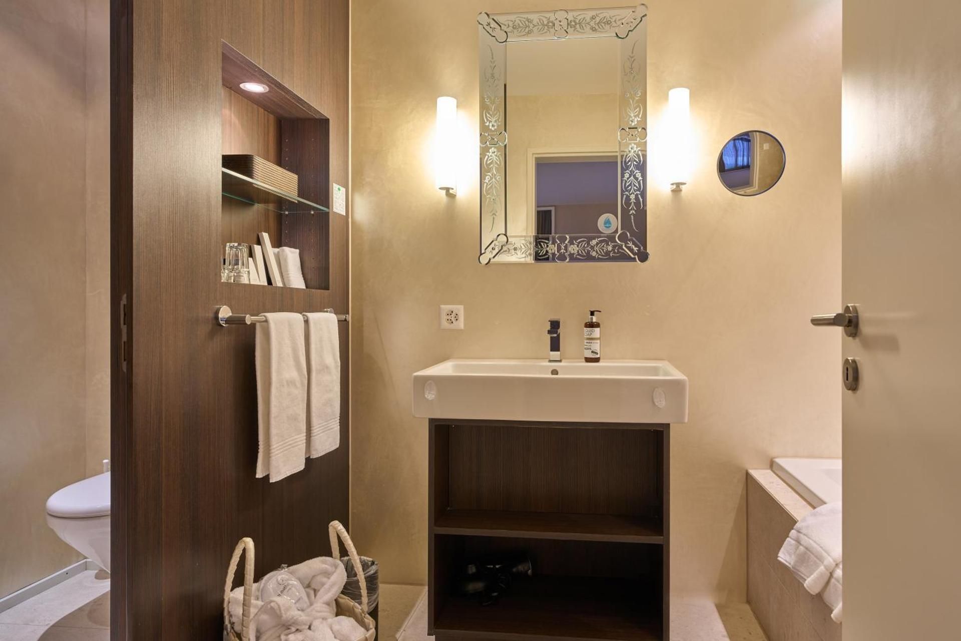 Junior Suite with Balcony and Riverview 
