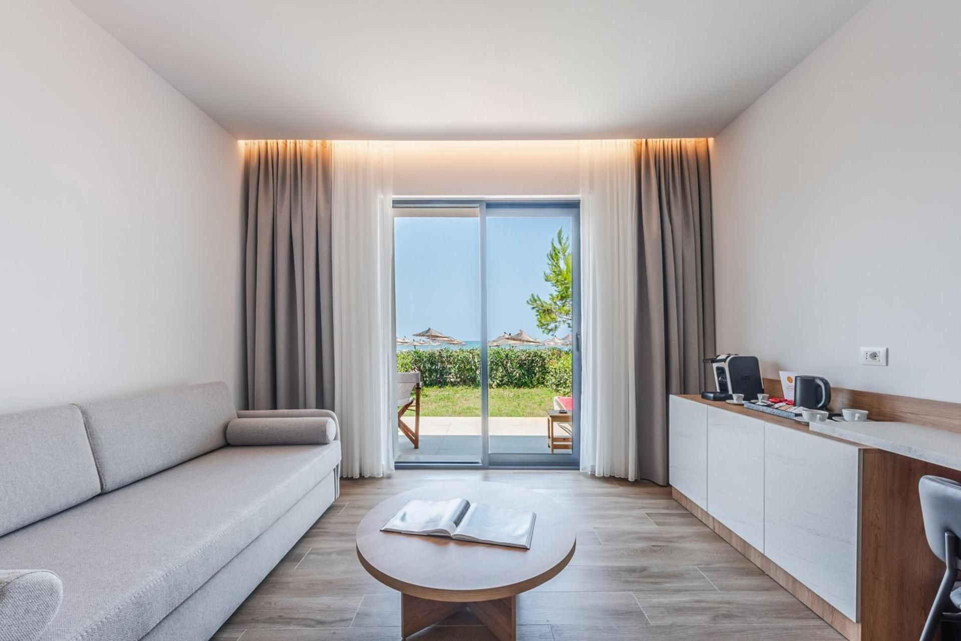 Junior Suite Frontal Sea View (2 Adults +2 Children)