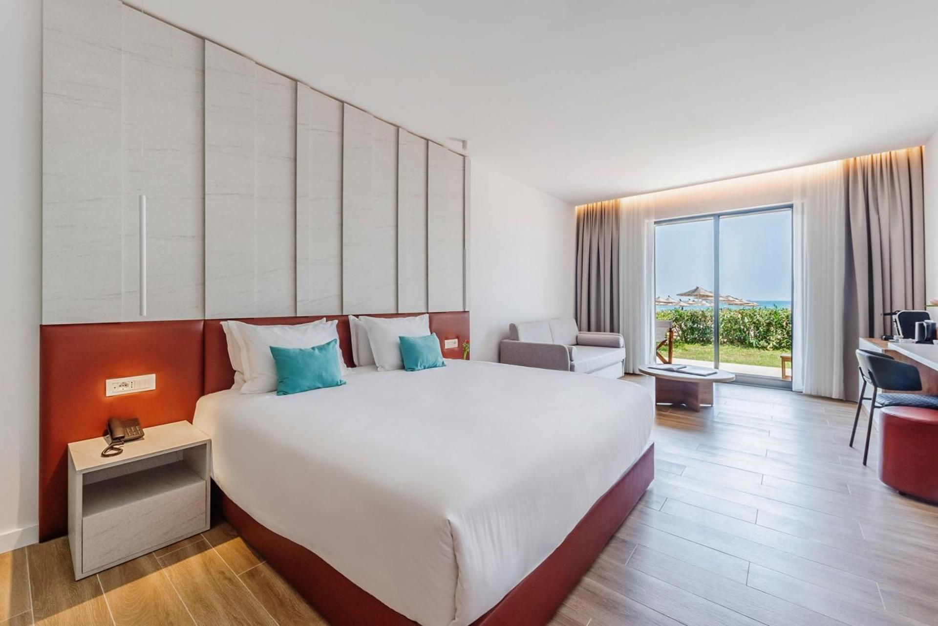 Junior Suite Frontal Sea View (2 Adults +2 Children)