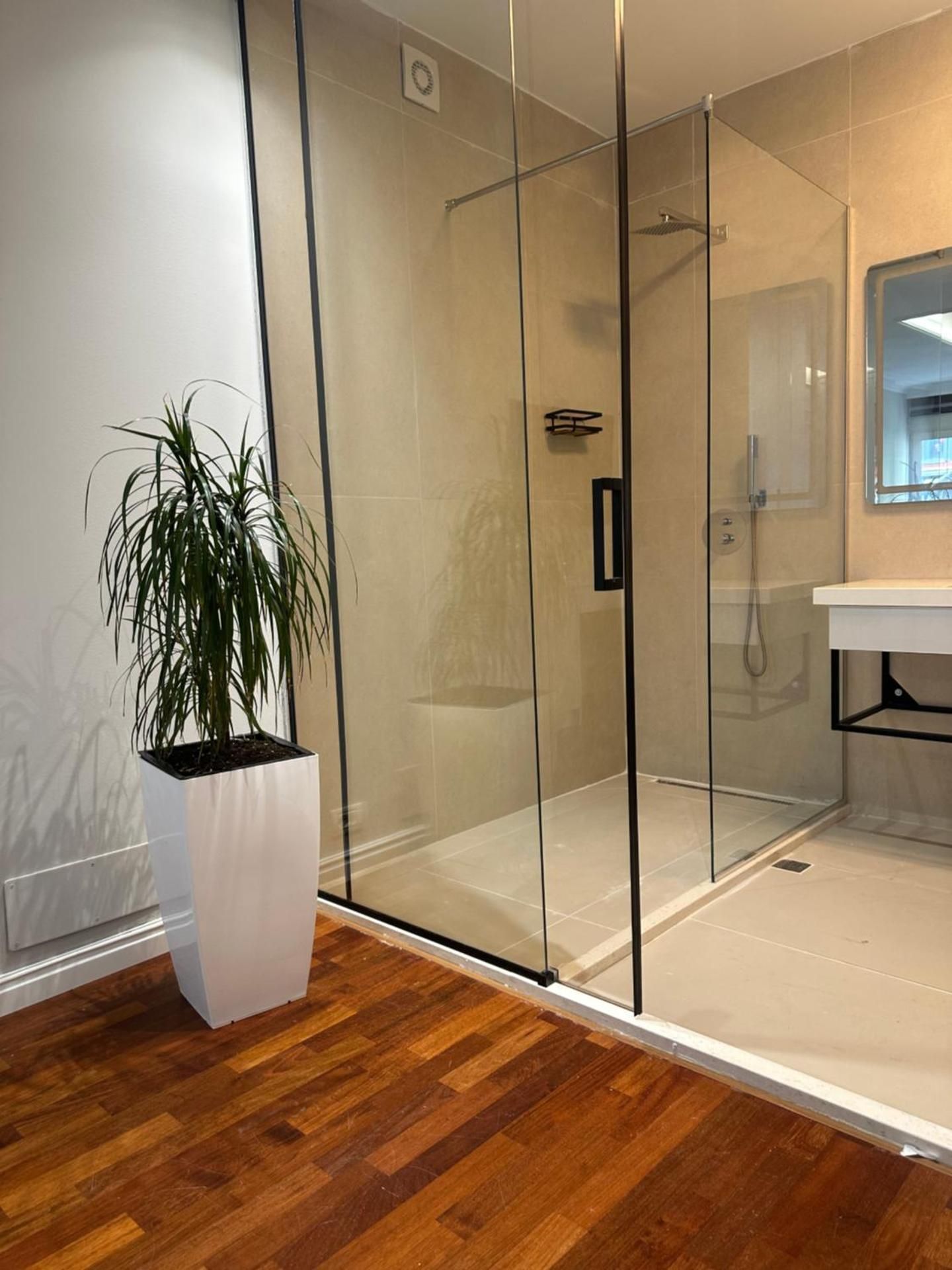 Queen Suite with Spa Bath