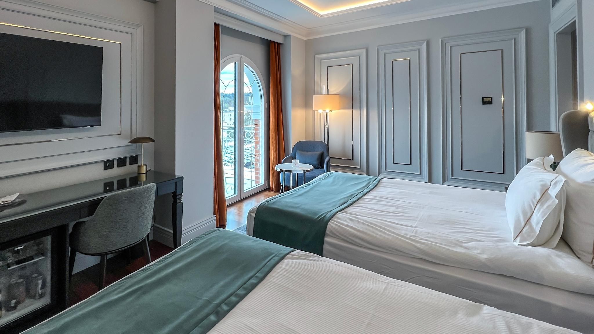 Deluxe Family Room