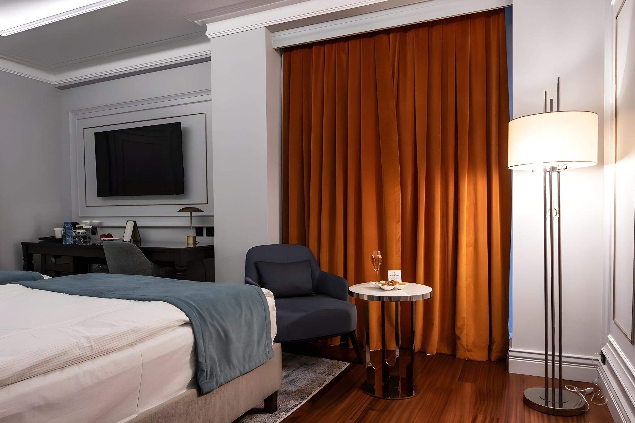 Deluxe King with City View