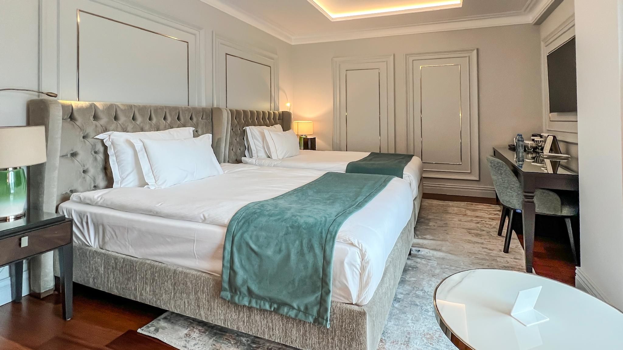 Deluxe Family Room