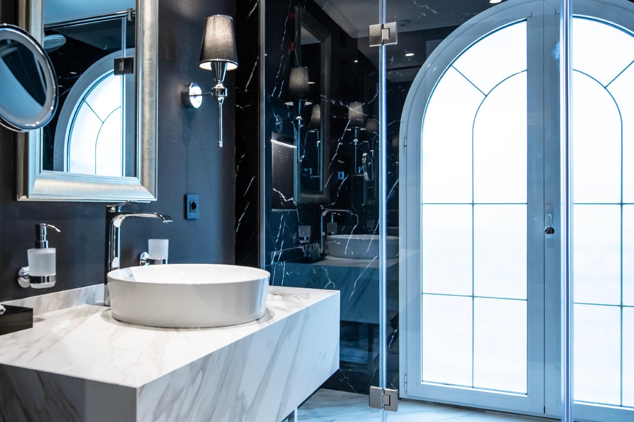 Deluxe King with City View