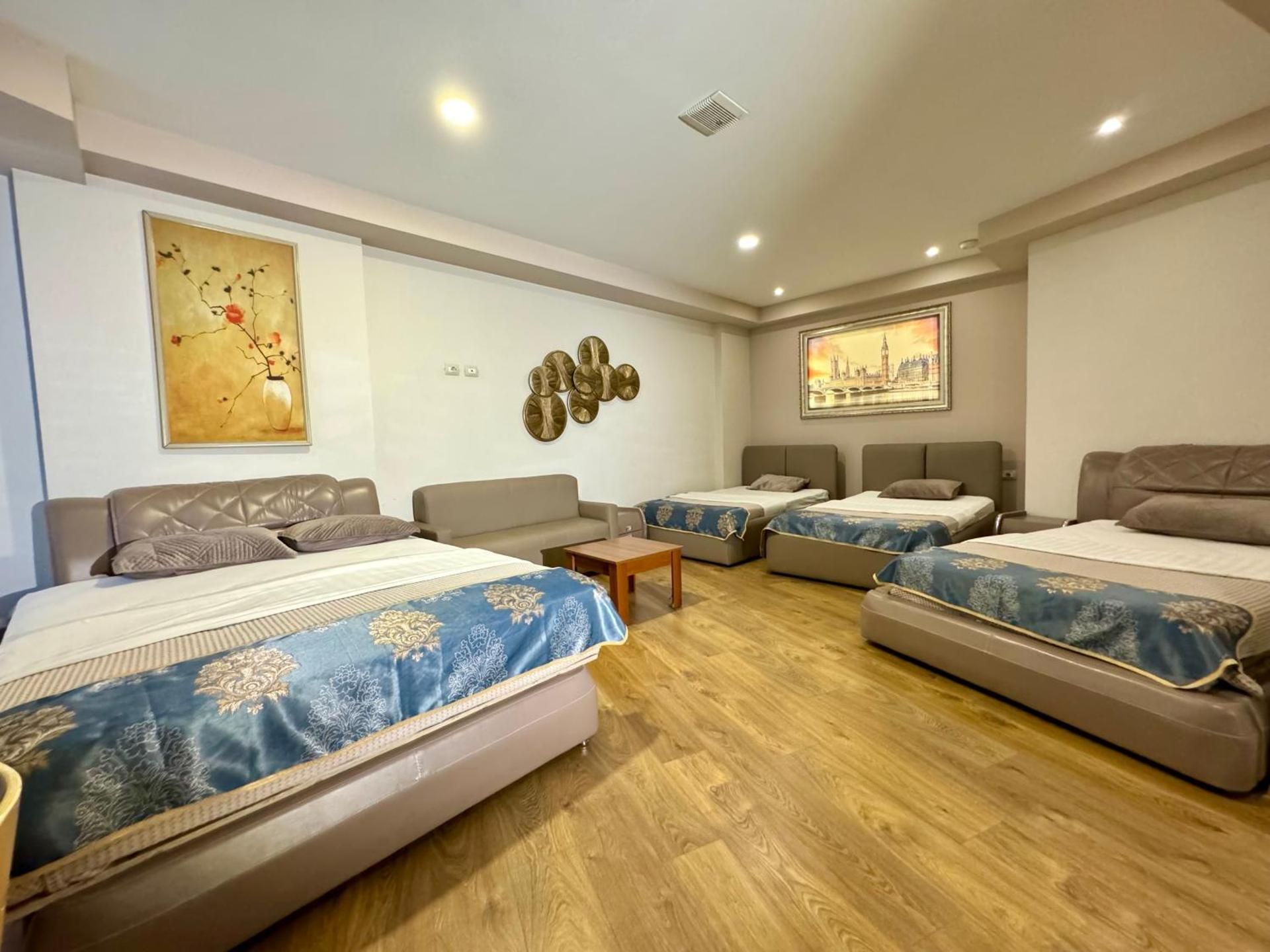 Deluxe Family Room