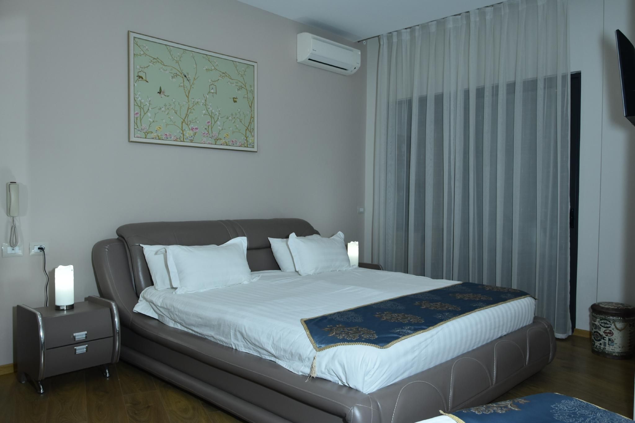 Quarter 1-Bedroom Suite with Balcony