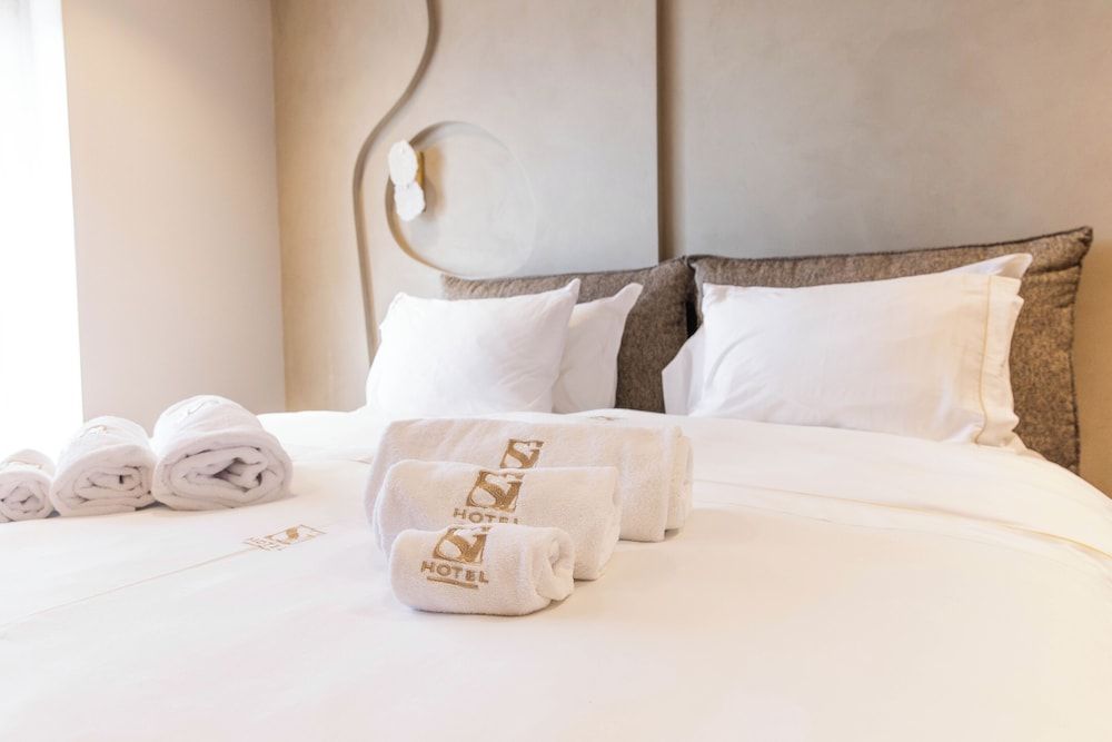 Si Hotel Standard Double Room, 1 Queen Bed, Balcony, City View 11