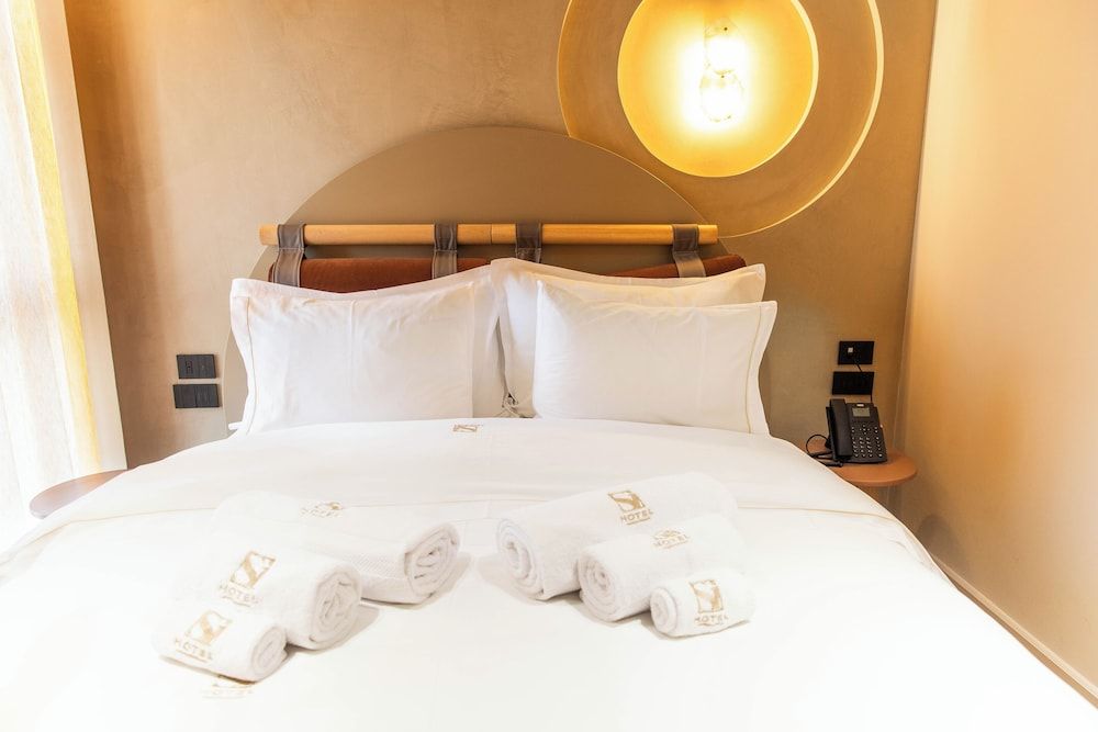 Si Hotel Standard Double Room, 1 Queen Bed, Balcony, City View 3