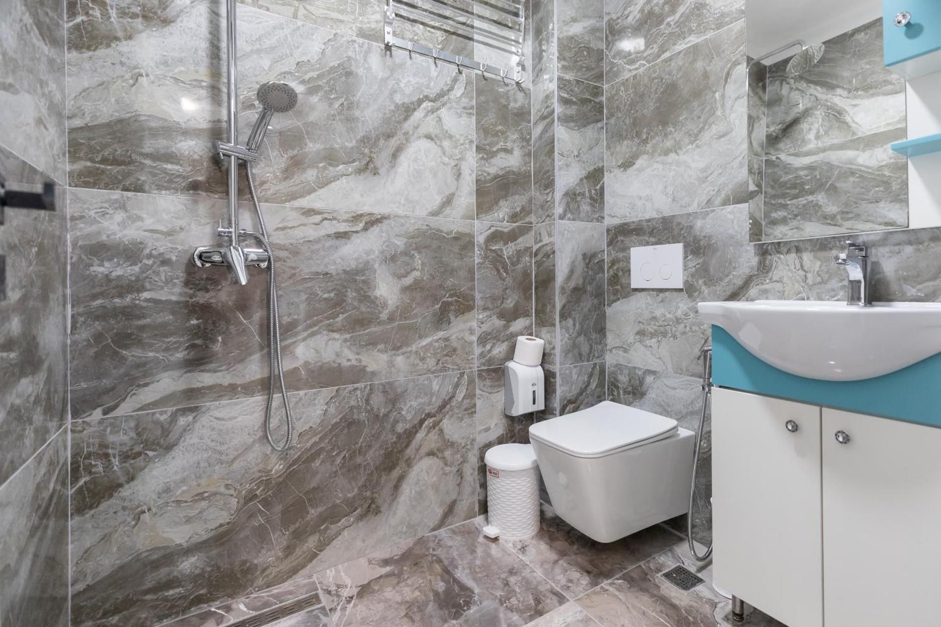 Hotel Apart Resilient Quadruple Room with Balcony 2