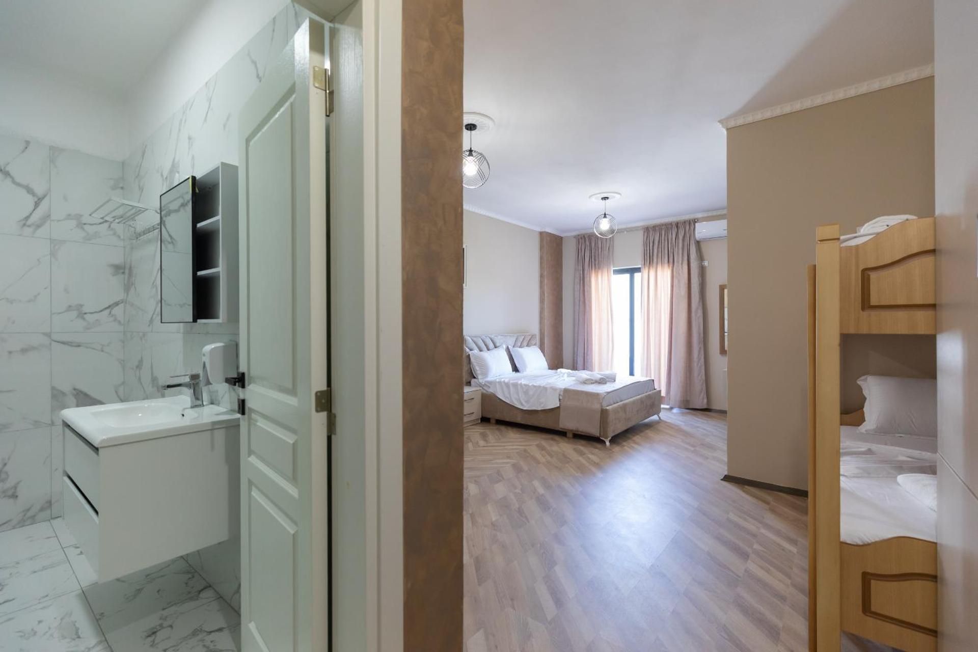 Hotel Apart Resilient Quadruple Room with Balcony 3