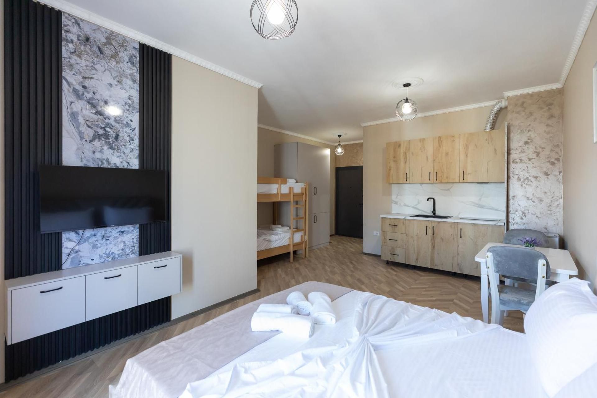 Hotel Apart Resilient Quadruple Room with Balcony