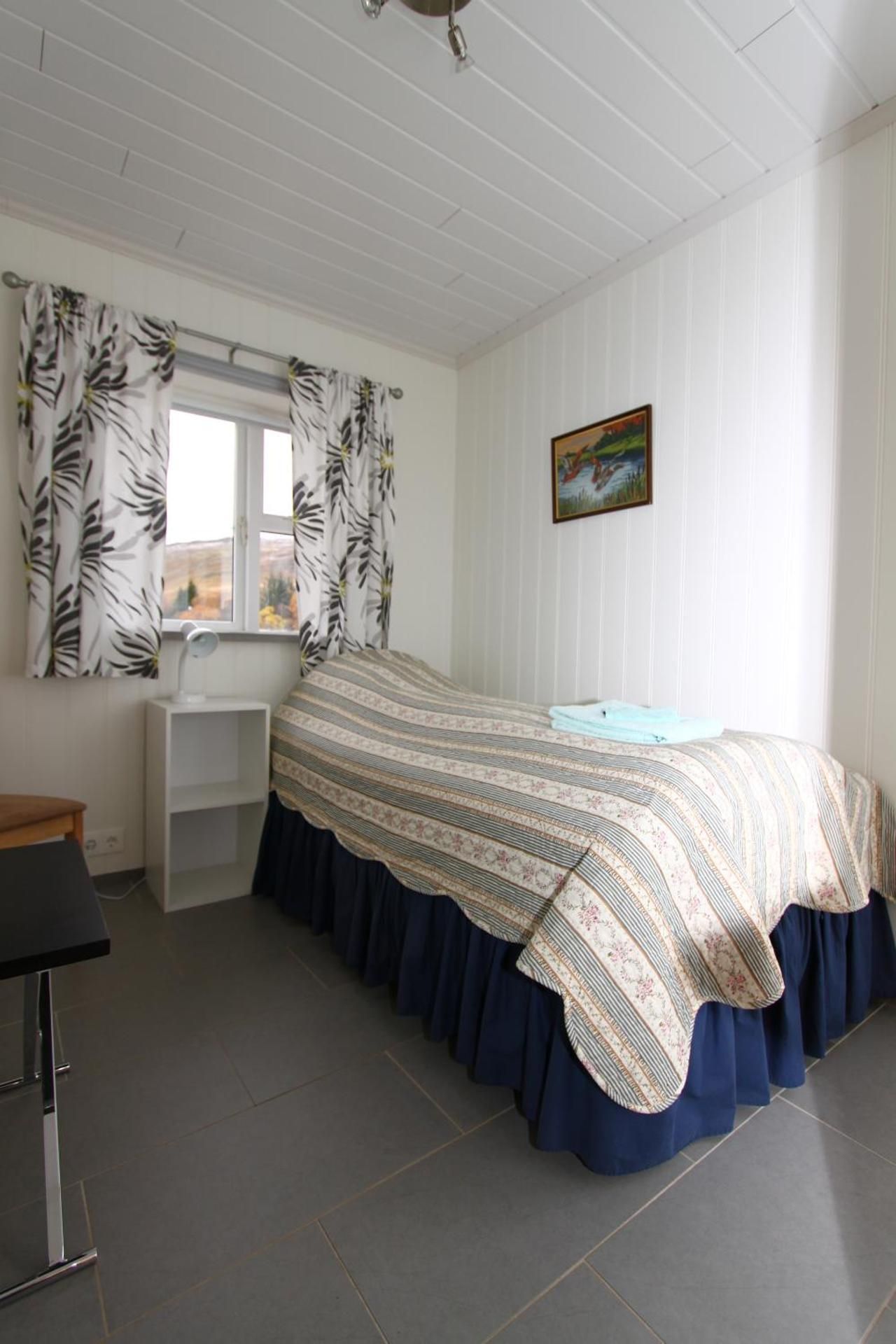 Single Room with Shared Bathroom