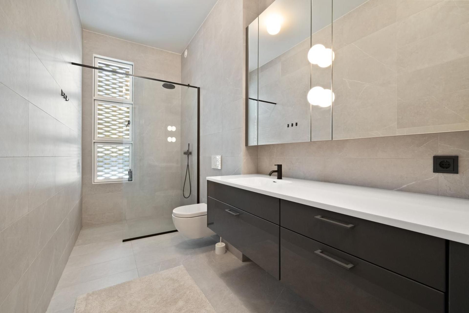 One-Bedroom Deluxe Apartment