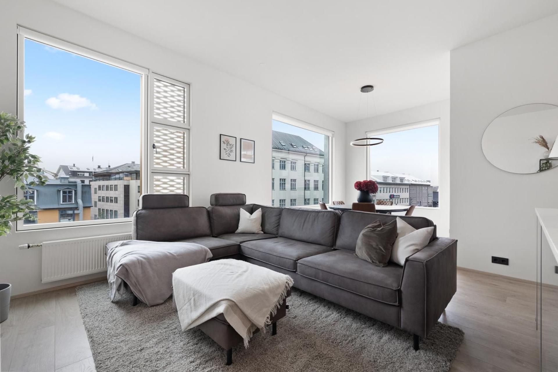 One-Bedroom Deluxe Apartment