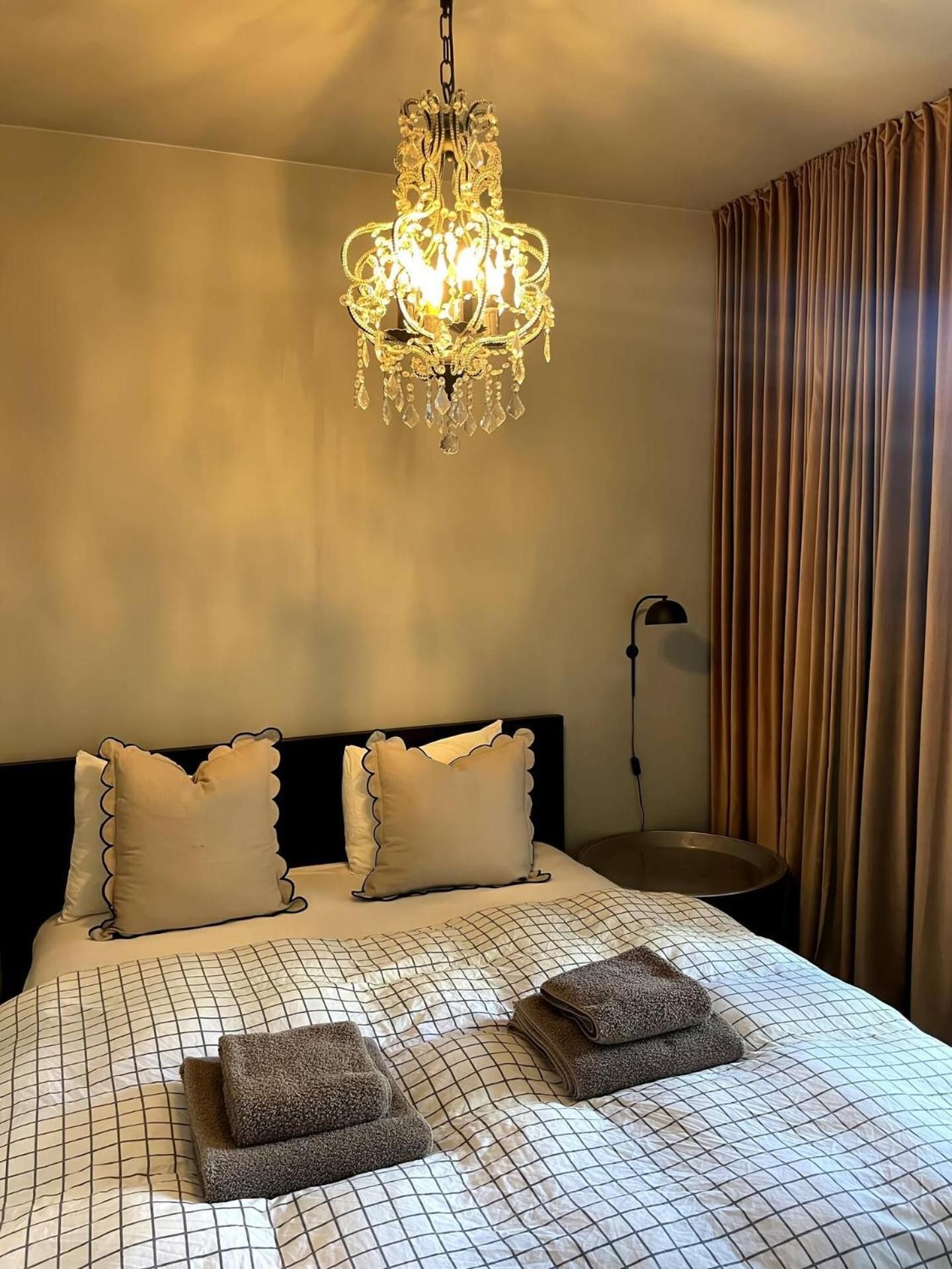 One-Bedroom Apartment with Sea View and Balcony