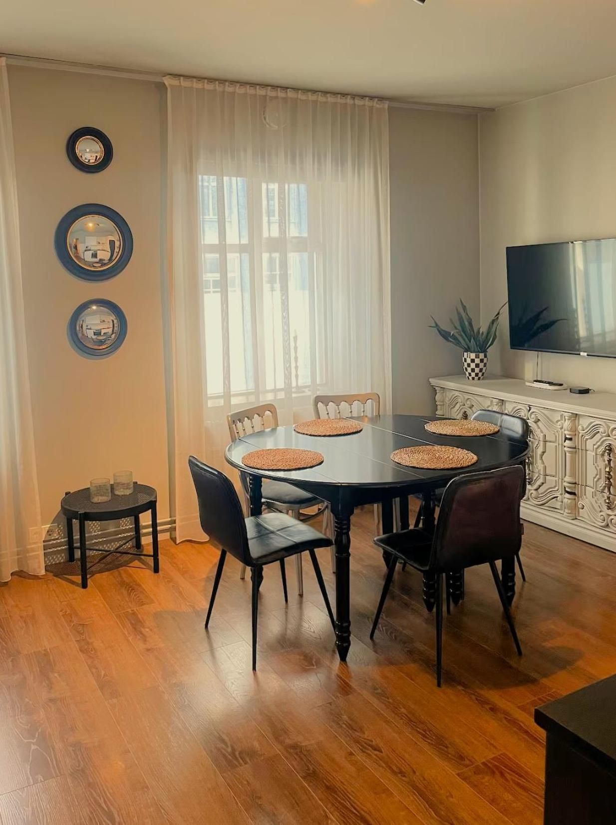 shared lounge/tv area