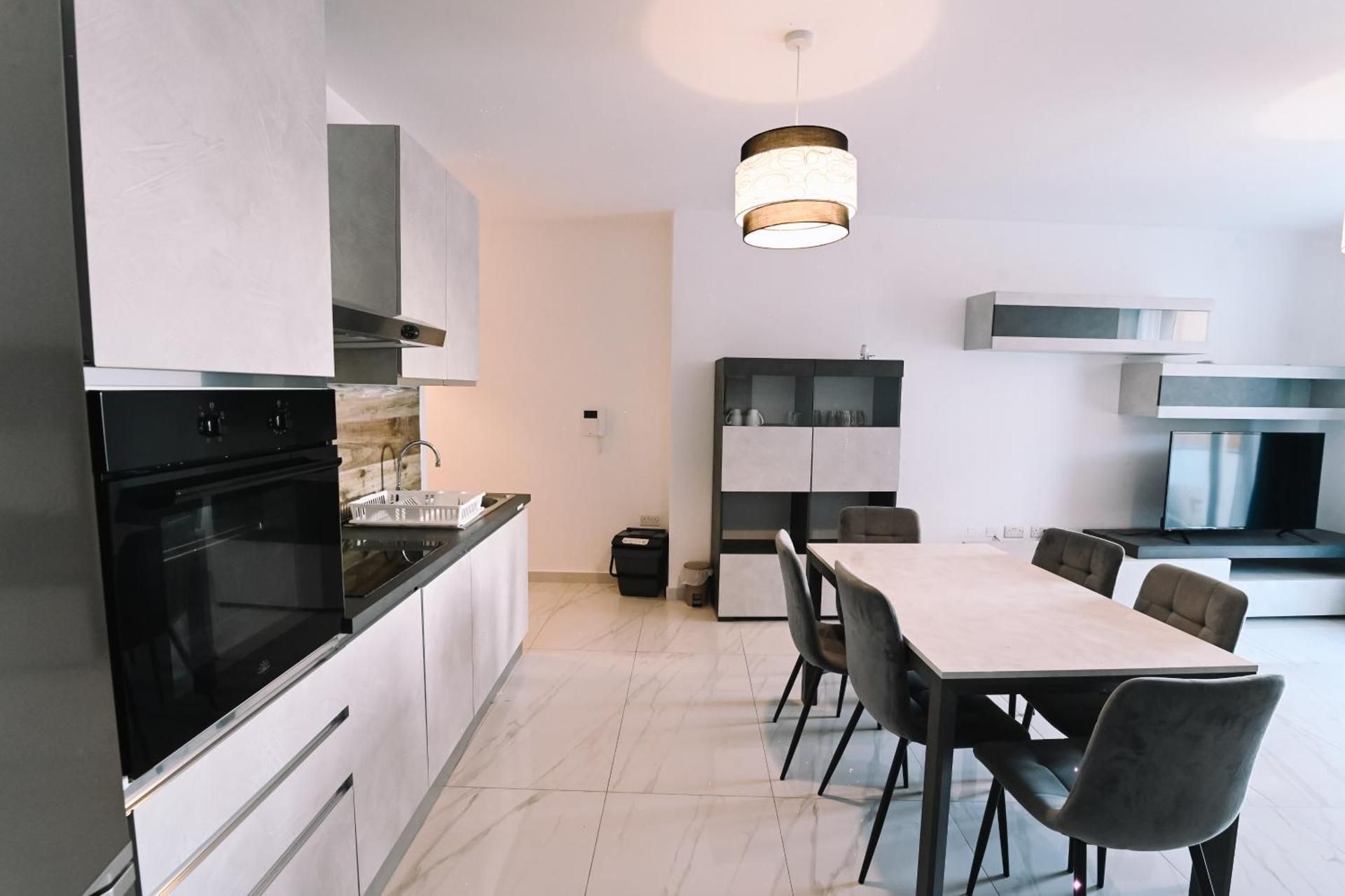 Spacious 3 bedroom in Sliema!