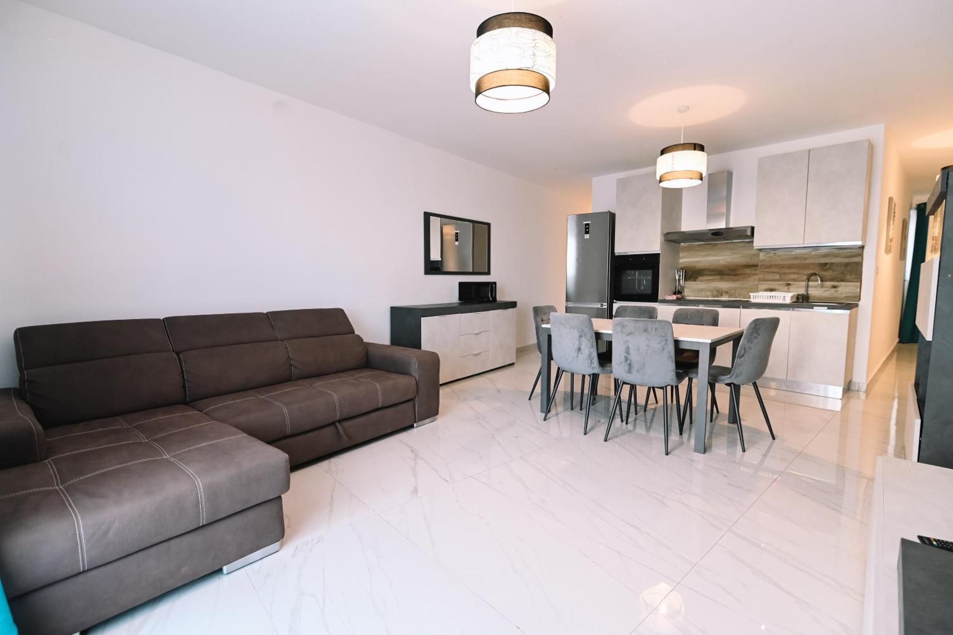 Spacious 3 bedroom in Sliema!