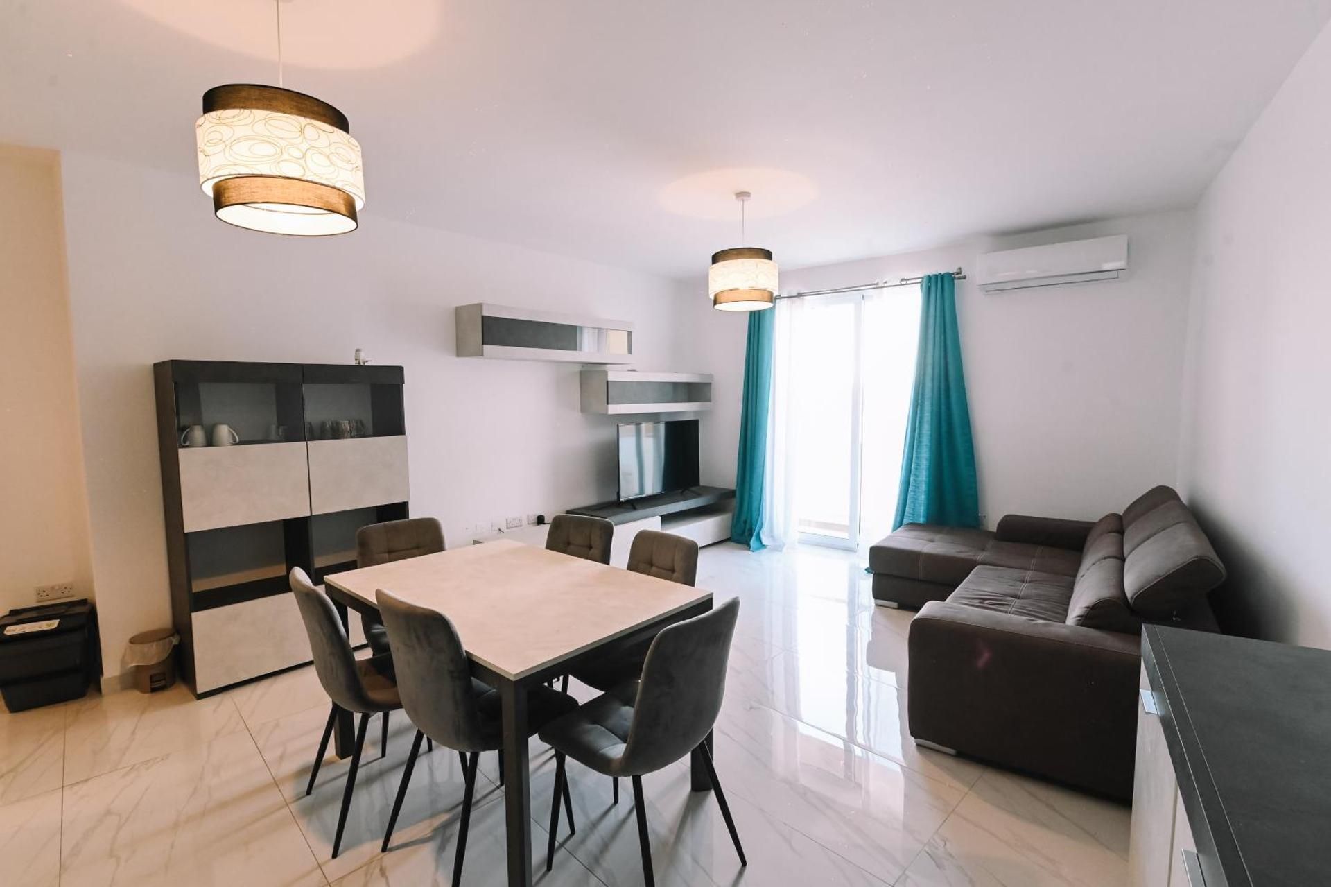 Spacious 3 bedroom in Sliema!