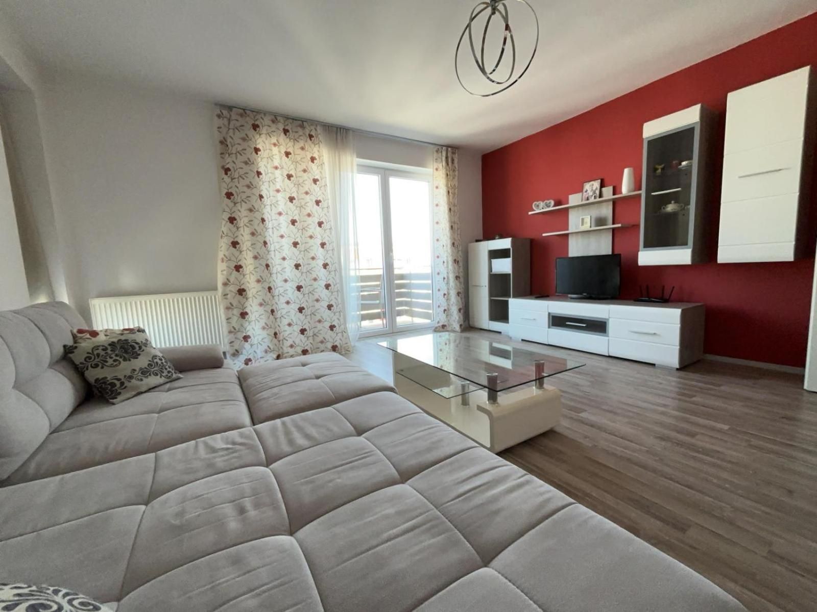 Apartment with Mountain View