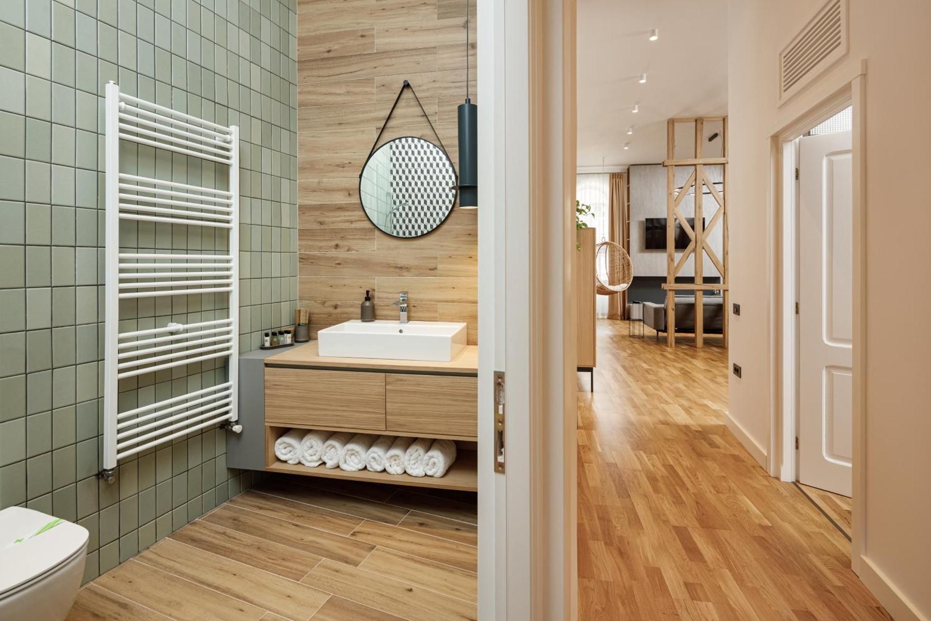 Deluxe Apartment with Hanging Chair
